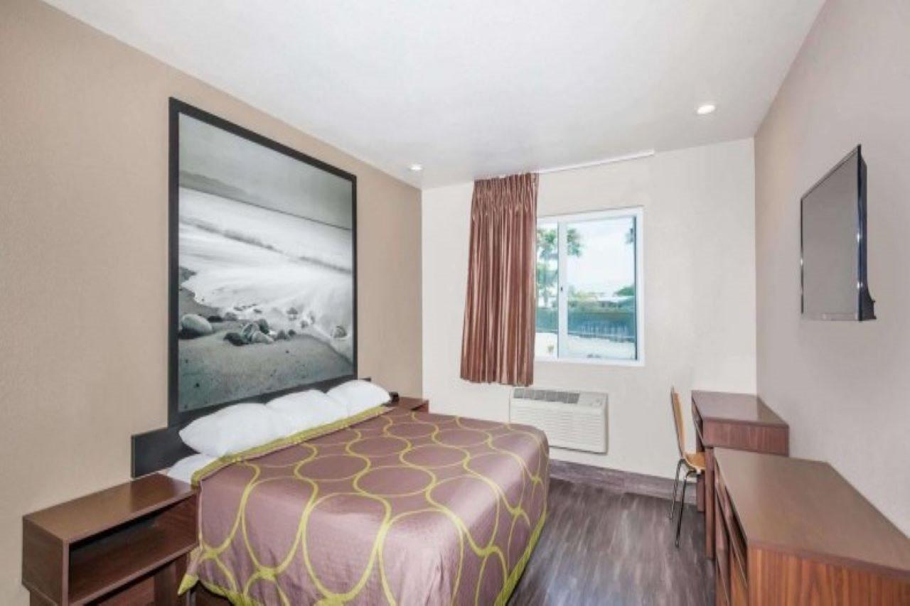 Super 8 By Wyndham San Diego/Imperial Beach Екстериор снимка