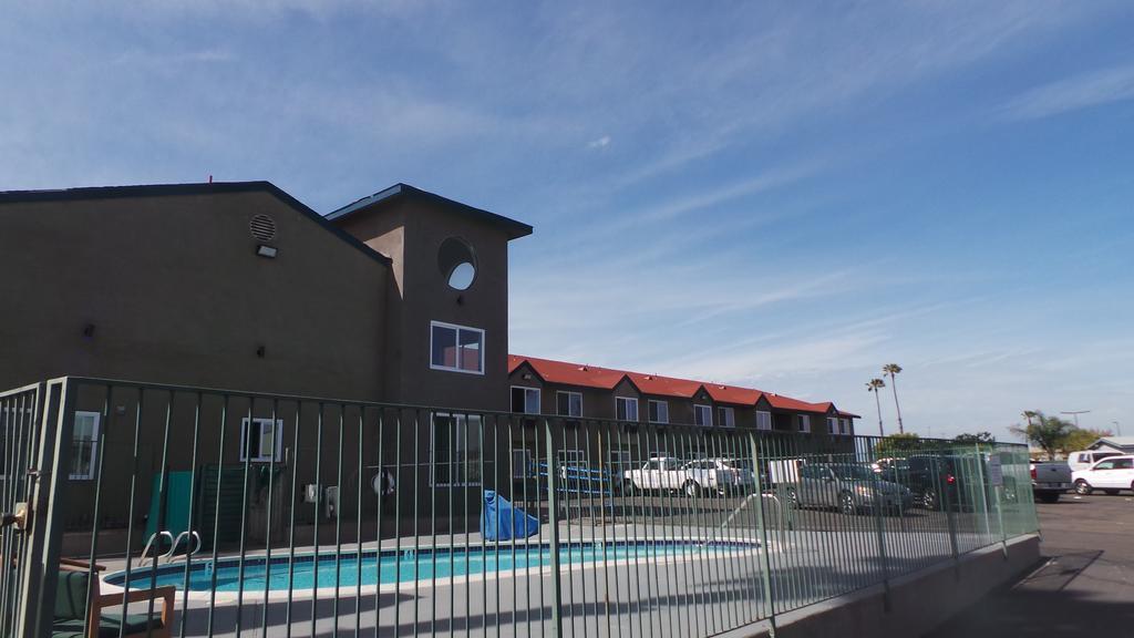 Super 8 By Wyndham San Diego/Imperial Beach Екстериор снимка