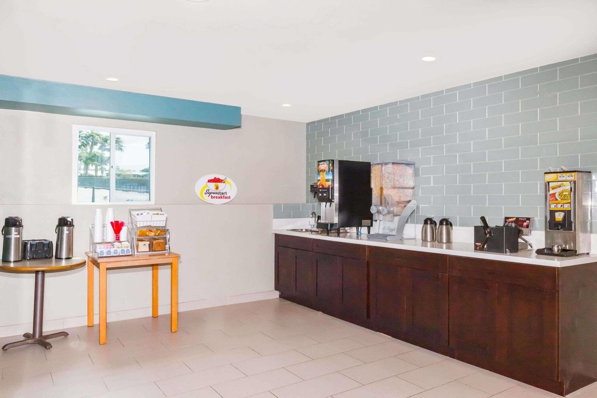 Super 8 By Wyndham San Diego/Imperial Beach Екстериор снимка