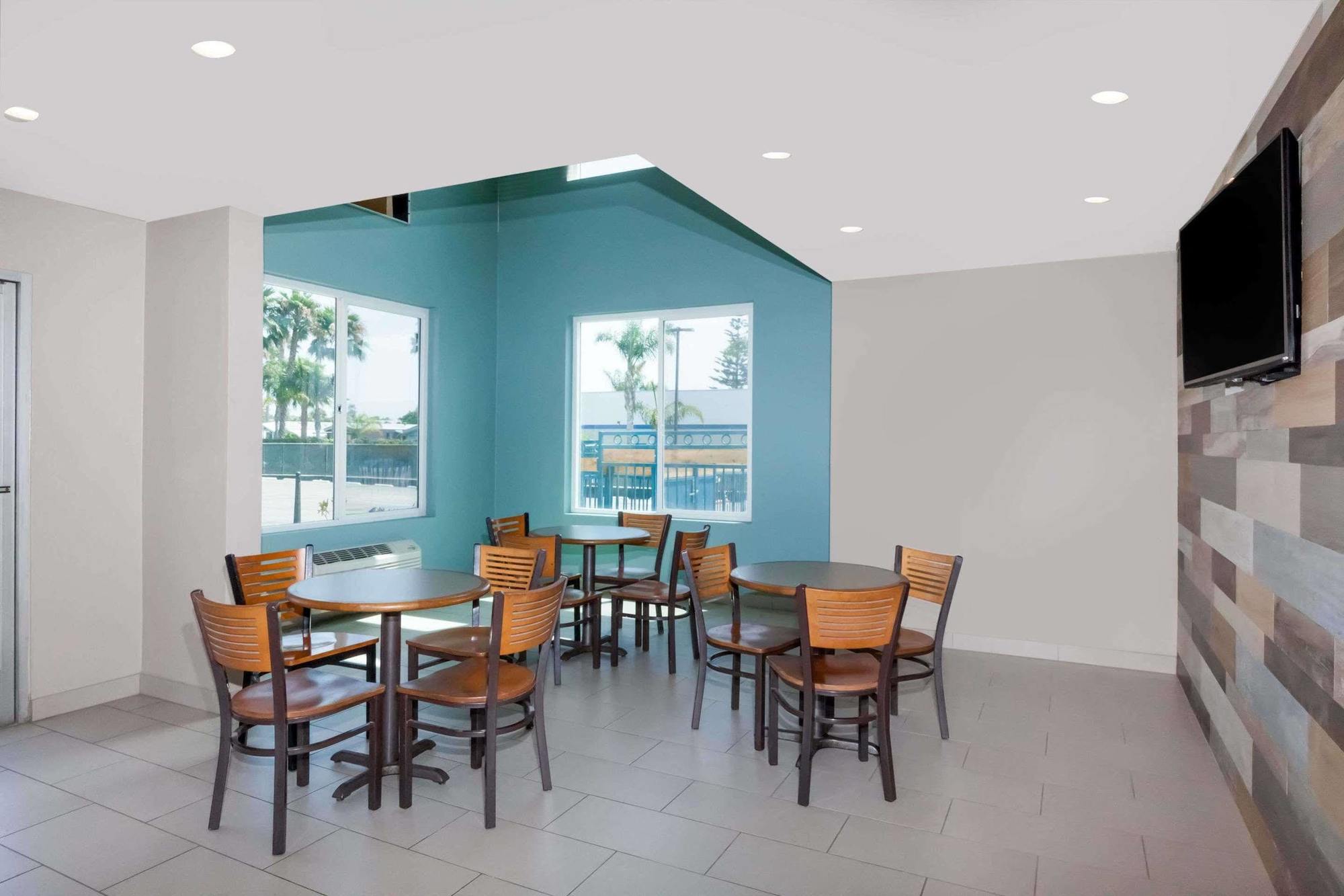 Super 8 By Wyndham San Diego/Imperial Beach Екстериор снимка