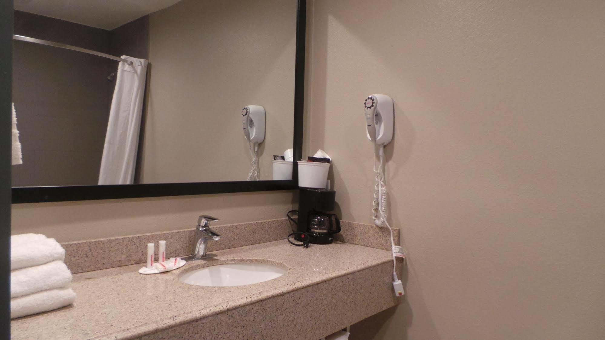 Super 8 By Wyndham San Diego/Imperial Beach Екстериор снимка